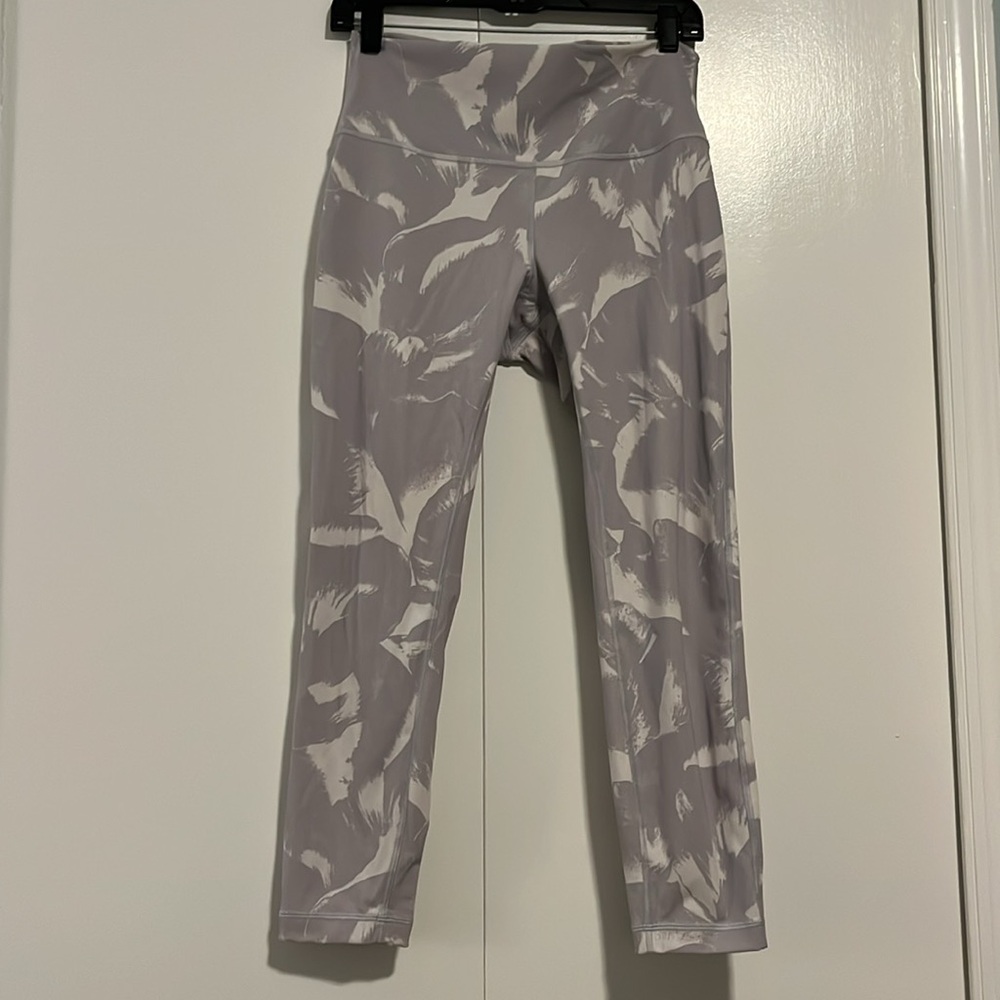 Lululemon Winder Under size 10 like new